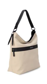 Cartera tipo hobo de tamaño grande en color beige, con detalles en negro. Presenta una franja horizontal negra con el logo de la marca, asa corta de hombro y correa larga desmontable. Incluye bolsillo frontal con cierre oculto y bolsillo trasero.