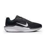 Championes de running Nike modelo Air Winflo 11, color negro con detalles en blanco. Presentan una parte superior de malla transpirable, logo lateral en contraste y entresuela con tecnología Air para mayor amortiguación.
