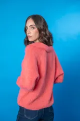 Sweater marrón de lana mohair y acrílico, con cuello polo vintage.