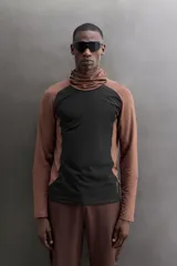 Sudadera técnica de running Zara Athleticz, modelo slim fit en color marrón y negro, con cuello subido, capucha ajustada y mangas largas.