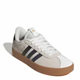 Championes Adidas VL Court 3.0 de color beige con las icónicas tres tiras en tono oscuro y suela de goma tipo cupsole.