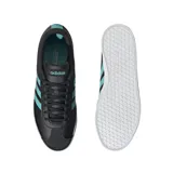 Championes Adidas VL Court Mercedes AMG Petronas F1 Team, color negro con detalles en celeste y blanco. Presentan las tres tiras características de Adidas en los laterales, logo de Mercedes AMG Petronas F1 Team y suela de goma.