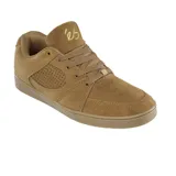 Zapatillas de skate color marrón claro, de gamuza, con suela plana y perforaciones laterales para ventilación.