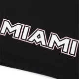 Short deportivo negro con cintura elástica ajustable con cordón, logo del Inter de Miami en la pierna izquierda y la palabra "MIAMI" en la pierna derecha.