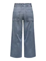 Jean de corte wide leg y tiro alto, con diseño cropped y terminación deshilachada en el ruedo. Confeccionado en denim elástico con cinco bolsillos y cierre frontal con botón metálico.