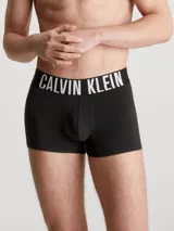 Pack de tres boxers ajustados de algodón con cintura elástica distintiva de Calvin Klein. Diseño minimalista con ajuste de talle medio.