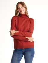 Polera de tejido fino, color rosado, con cuello alto, manga larga y detalle de tajo en los puños.