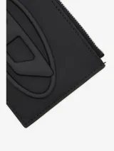 Billetera tarjetero negra de cuero con logo ovalado Diesel en relieve y cierre superior con cremallera.