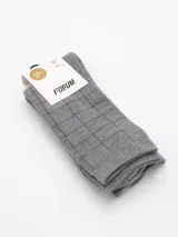 Pack de dos pares de medias de vestir grises, con diseño de cuadros oscuros.