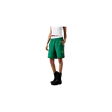 Short verde oscuro de estilo deportivo, con bolsillos laterales con cierre y líneas laterales amarillas. Cuenta con el logotipo de la marca estampado en amarillo en la pierna izquierda.