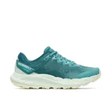 Championes de trail running Merrell modelo Antora 4, color turquesa con suela blanca. Diseño técnico con malla transpirable, refuerzos laterales y logo de la marca en el talón.