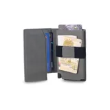 Tarjetero compacto color gris con caja de aluminio incorporada y elástico divisor para billetes. Protege las tarjetas del escaneo gracias a su sistema anti clonación.