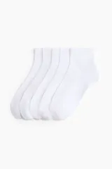 Pack de cinco pares de medias tobilleras blancas en punto acanalado suave con borde superior elástico.