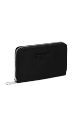 Billetera rectangular con cierre perimetral, color celeste turquesa con ribetes y cremallera en rosa fucsia. Presenta el logo "TRENDY" en relieve en el frente.