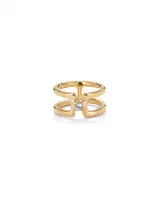 Anillo dorado con doble aro y un topacio blanco engarzado en el centro.