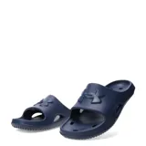 Sandalias de baño Under Armour modelo Locker V, color azul marino, con diseño ergonómico y logo de la marca en relieve en la banda superior.