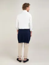 Camisa popelín celeste de manga larga con corte slim fit, cuello italiano y logo bordado en el pecho.