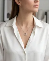 Set compuesto por collar y aros de acero italiano, con diseño de herradura adornado con circonias engastadas.