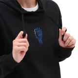 Canguro negro con capucha, bolsillo tipo canguro y estampado de serpiente en la manga izquierda y mano esquelética en el pecho.