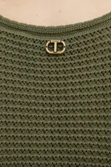 Sweater corto color verde oliva, tejido con diseño calado, cuello redondo y mangas cortas.