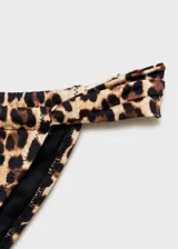 Braga de bikini con estampado animal print de leopardo, corte clásico y forro interior.