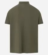 Remera polo de corte comfort, confeccionada en algodón peruano de alta calidad. Presenta cuello clásico con tapeta de botones y mangas cortas. Diseño liso y texturizado, ideal para un look casual y fresco.