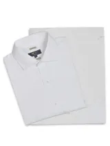 Camisa de manga larga RKF en color blanco, con cuello clásico y cierre frontal de botones. Presenta un diseño minimalista con el logo de la marca bordado en tono sobre tono en el pecho.