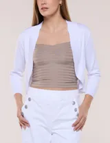 Cardigan tejido estilo bolero de color blanco, con mangas cortas y diseño frontal abierto.