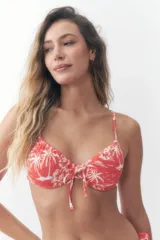 Top de bikini Roxy modelo Isla, de color naranja con estampado tropical blanco de palmeras y flores. Presenta copas con aro, tirantes finos regulables y un lazo ajustable en el centro del busto.