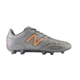 Championes de fútbol New Balance 442 V2 Team FG color gris con logo naranja.