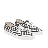 Zapatillas Vans Authentic 44 DX con estampado a cuadros blancos y negros, cordones blancos y suela de goma blanca.