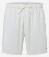 Bermuda verde militar para hombre, confeccionada en tela liviana de viscosa y cáñamo, con cintura elástica, cordón para ajuste y bolsillos laterales.