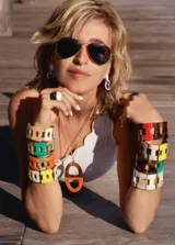 Pulsera de asta con eslabones combinados en asta natural, negro y naranja.