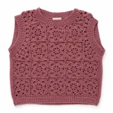 Chaleco rosado tejido a mano en lana merino, con diseño de cuadrados estilo crochet en la parte delantera y cuello redondo.