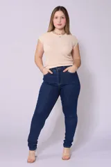 Pantalón chupín de tiro alto color azul oscuro.
