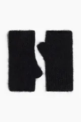 Mitones negros de punto fino con abertura para el pulgar y ribete acanalado en los puños. Interior cepillado suave.