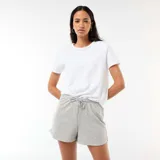 Short de muletón gris claro con cintura elástica y cordón ajustable.