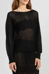 Sweater negro de tejido calado con lurex, escote barco y manga larga. Tiene un tigre insignia de Polonio en la espalda.