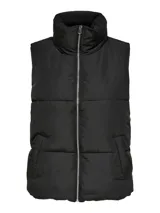 Chaleco puffer acolchado con cuello alto y cierre frontal de cremallera metálica. Confeccionado en poliéster reciclado.
