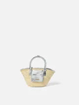 Canasto tejido a mano en fibra vegetal de Jacquemus, modelo Le Petit Panier Soli, con detalles, asas cortas y bolsillo frontal de cuero con acabado metalizado plateado, y logo grabado en letras doradas.