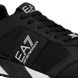 Championes urbanos Armani EA7, color negro con detalles en blanco en la suela y logo lateral. Diseño deportivo con combinación de materiales textiles y sintéticos.