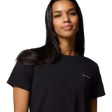 Remera Columbia Sun Trek Ss Ii de color negro, con cuello redondo y manga corta. Presenta un diseño liso y clásico con el logo de la marca bordado en el pecho.