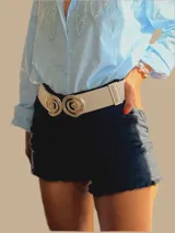 Short de jean negro con doble lycra y terminación desflecada.