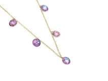 Collar de acero dorado con cadena de eslabones y dijes colgantes redondos de cristal facetado tornasolado aurora boreal.