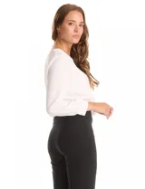 Pantalón de vestir color tostado, de corte wide leg y tiro alto, con pretina elástica ancha y diseño sin cierres.