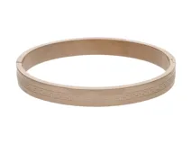 Esclava rígida de acero con baño de oro rosa y diseño de guarda griega.