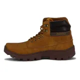 Bota acordonada color marrón con suela marrón oscuro y cuello acolchado negro.