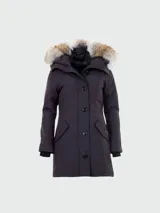 Campera negra de Canada Goose, modelo Rossclair Parka, con capucha con borde de piel, cierre frontal con botones y bolsillos laterales.
