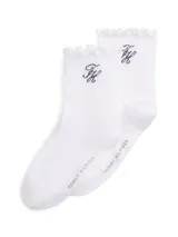 Medias cortas blancas de Tommy Hilfiger, confeccionadas en algodón con detalles acanalados, borde superior con volados y monograma bordado en azul marino.