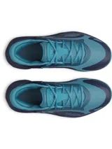 Championes de básquetbol Under Armour modelo Jet 25, con diseño de corte medio en tonos azul y turquesa. Presentan una parte superior de materiales mixtos que combina malla y paneles sintéticos para mayor durabilidad y transpirabilidad, cuello acolchado para sujeción, entresuela Micro G® para amortiguación reactiva y suela de goma con patrón de tracción multidireccional.